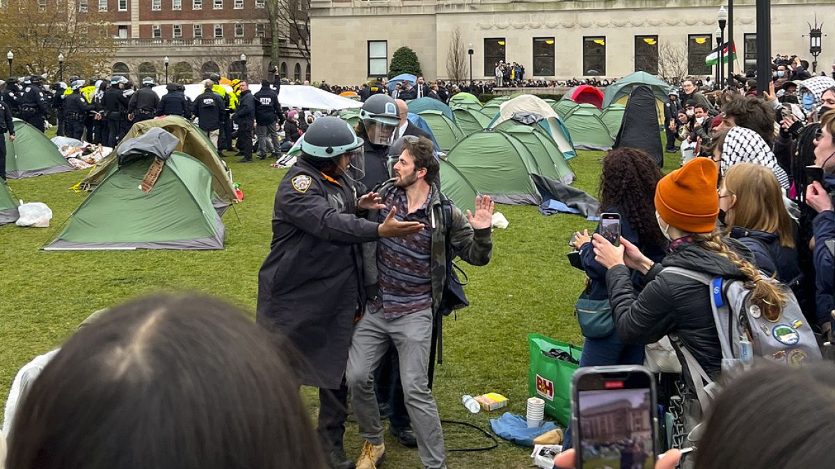 Columbia Üniversitesi'nde Filistin yanlısı protestolara katılan öğrenciler tutuklandı