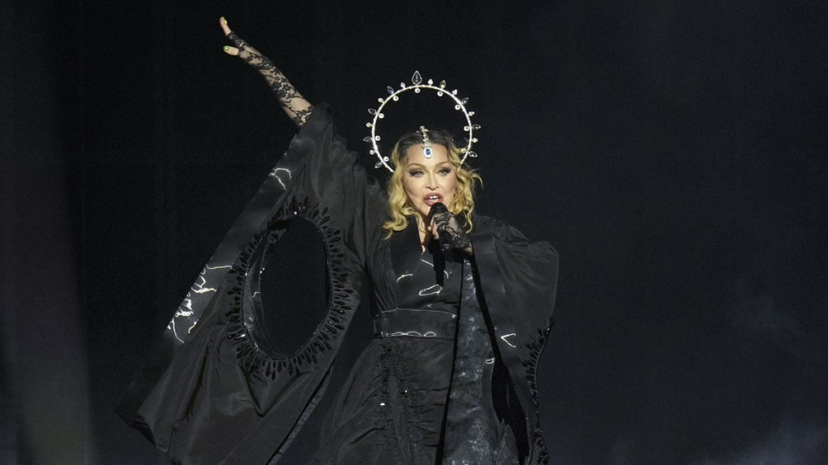 Madonna'nın Copacabana plajındaki ücretsiz konserine 1,6 milyon kişi katıldı
