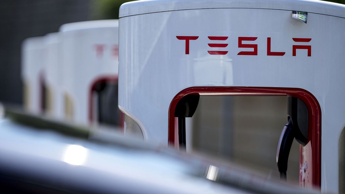 Tesla dünya çapında elektrikli araçların fiyatlarını düşürdü