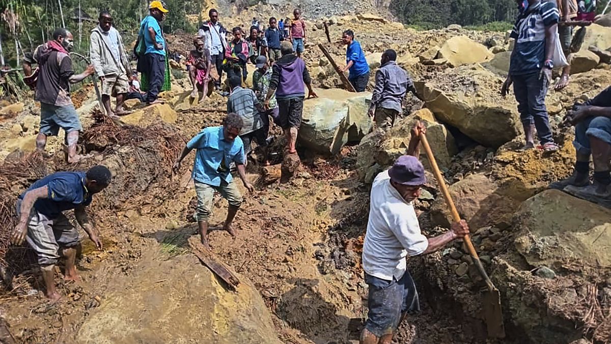 Papua Yeni Gine'de heyelan: Ölü sayısı 2 bini aştı