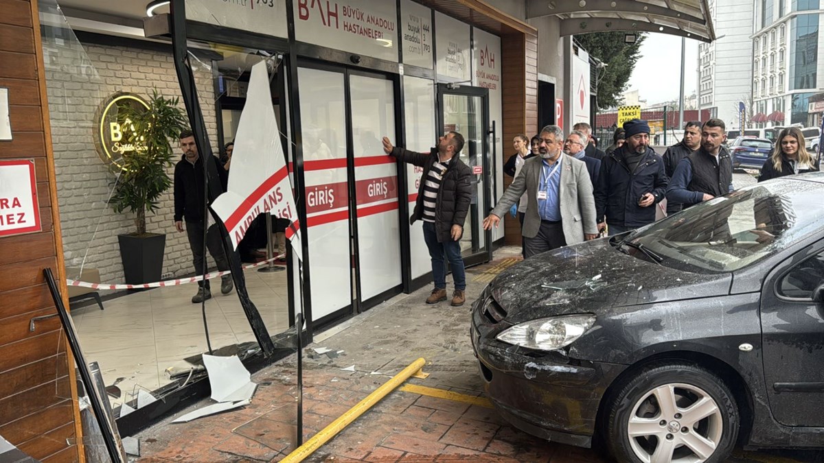 Cipin çarptığı otomobil takla atarak acil servise girdi