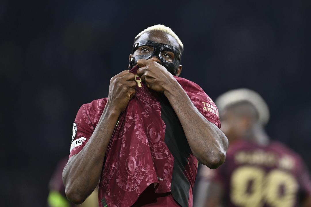 Ajax maçının ardından taraftarlar Osimhen'in yeni değerini açıkladı! Hat-trick 3'ün ardından sosyal medya ortalığı karıştırdı