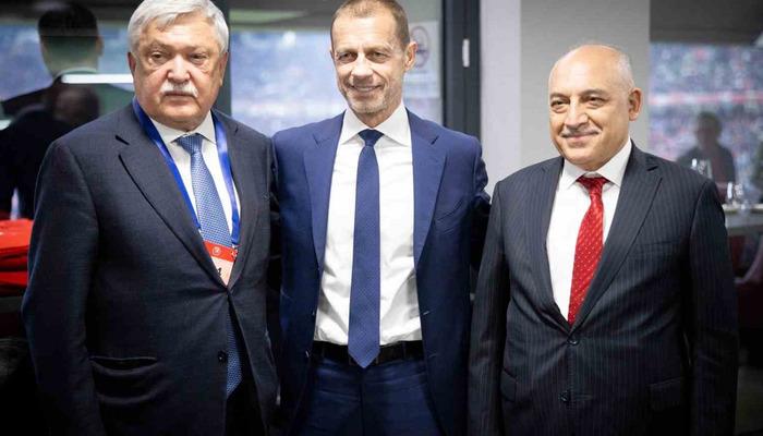 Mehmet Büyükekşi, Orban, Ceferin ve Csany ile Macaristan karşılaşmasına katıldı.