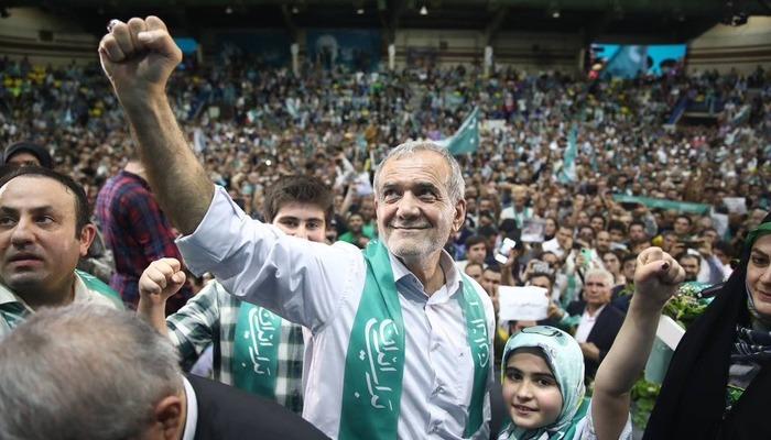 İran'ın dokuzuncu cumhurbaşkanı Mesut Pezeşkiyan'ın "Ben Türk'üm" diyen seçim zaferini kutlayan şarkı trend yarattı.