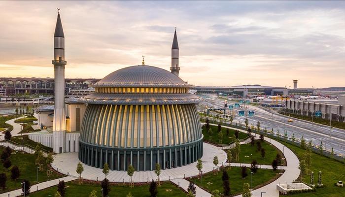 İstanbul Havalimanı Camisi'nde ibadetin ücretli olduğu iddiası: Otopark ilk 35 dakika ücretsiz, mesai sonrası normal ücret reddedildi