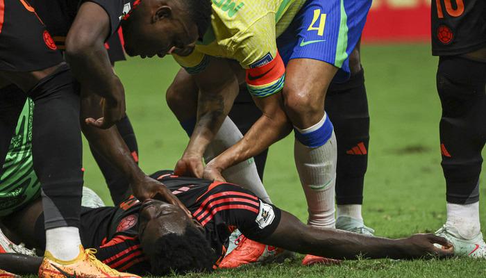Davinson Sanchez korktu! Bir sedye ile alındı ​​... işte bu görüntüler