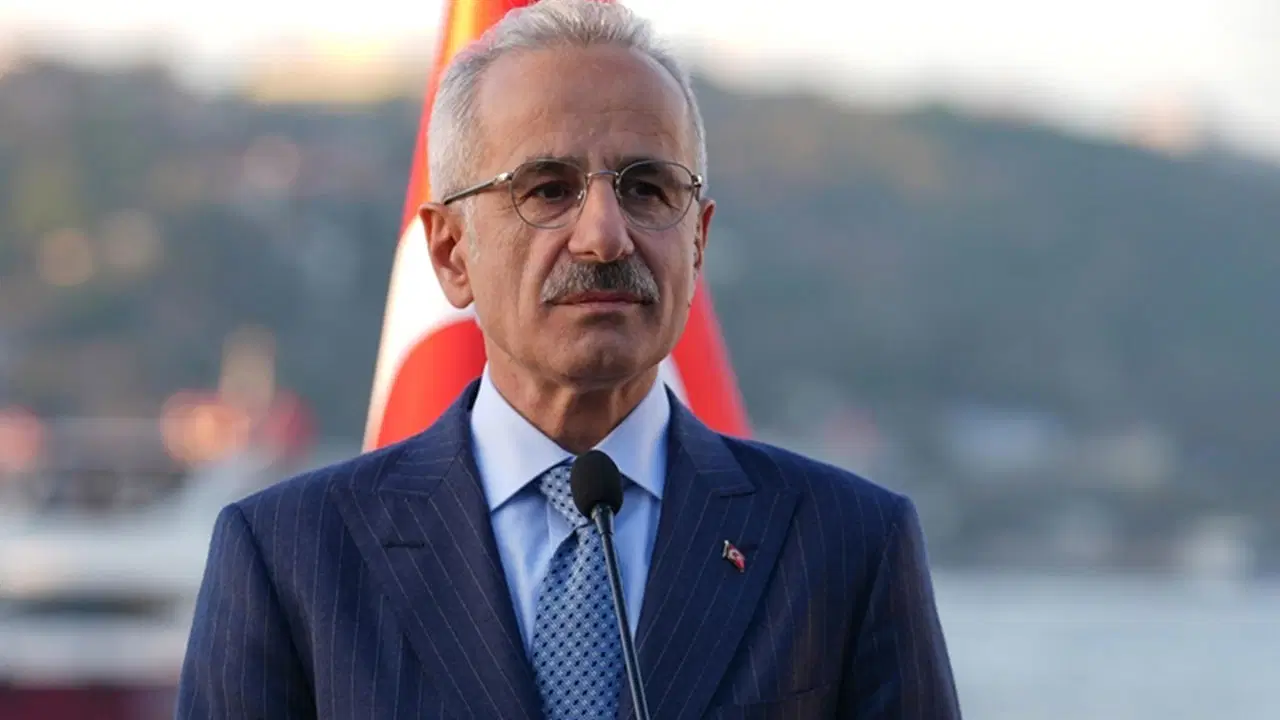 Bakan Uraloğlu'ndan Son Dakika Açıklaması: 'Hürmüz Boğazı'nda 15 Türk Gemisi Bulunuyor'