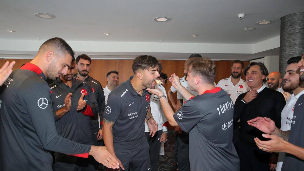 Abdülkerim Bardakcı'nın doğum günü milli futbol takımının inziva yerinde kutlandı!
