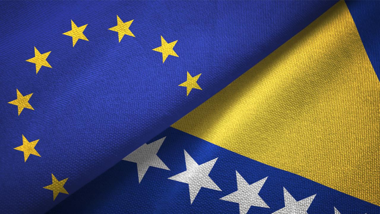 AB Komisyonu Bosna-Hersek ile katılım müzakerelerinin başlatılmasını tavsiye etti