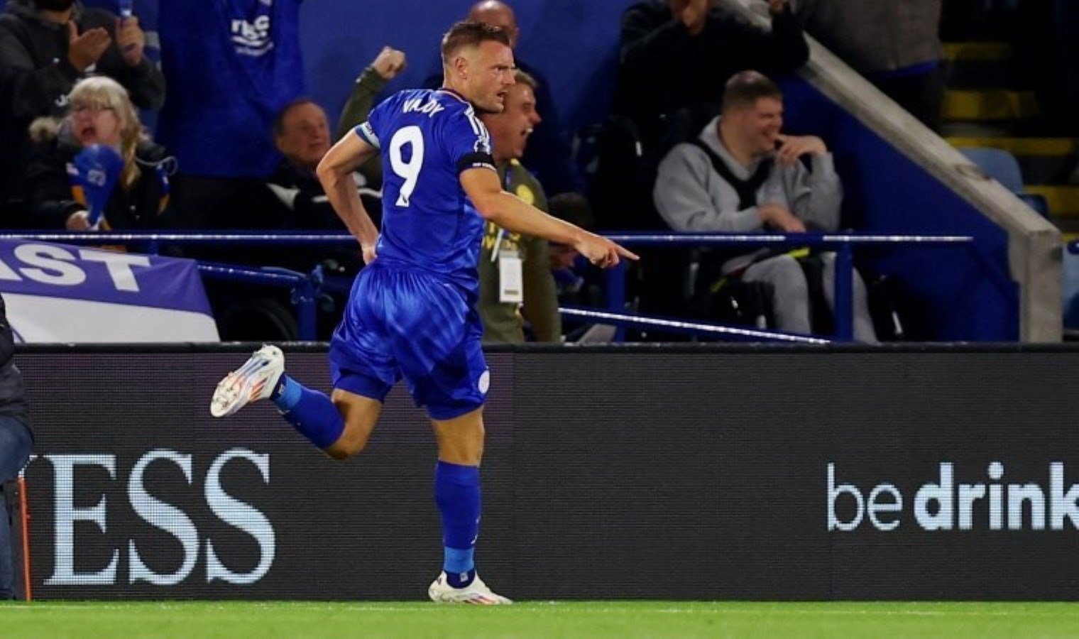 37 yaşındaki Jamie Vardy, Leicester City'e puan getirdi! - En güncel spor haberleri