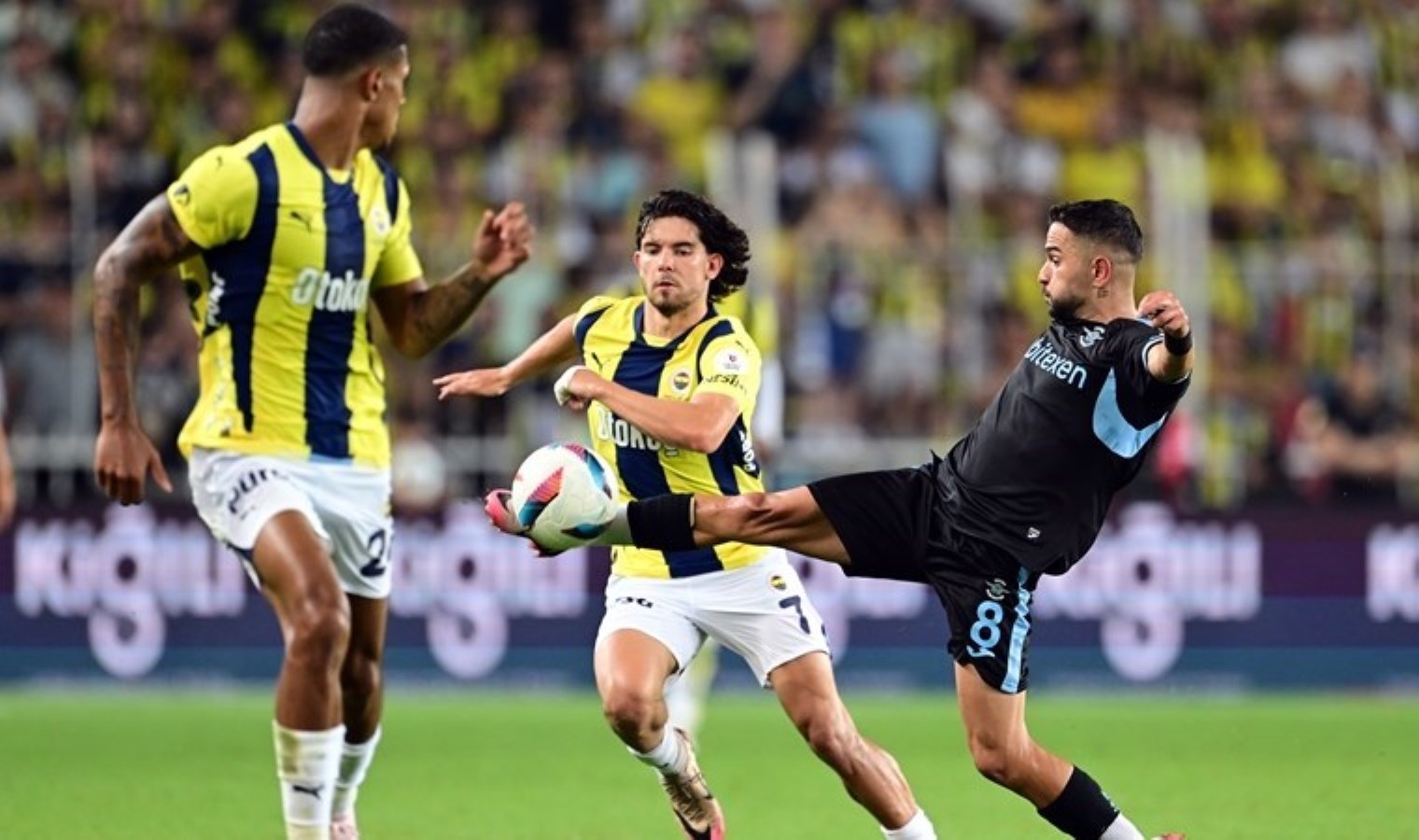 Maç sonunda tribünlere veda etti: Ferdi Kadıoğlu'ndan ayrılık ilanı - Son Dakika Spor Haberleri