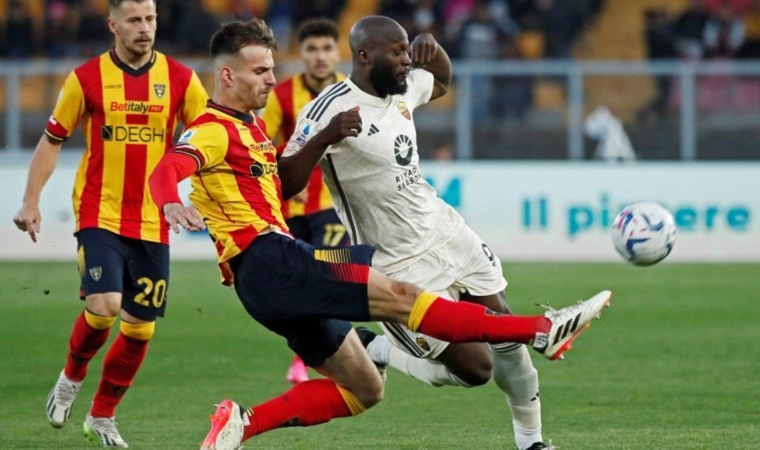 Roma derbi öncesi Lecce'de deplasmanda sıkışıp kaldı!  - En güncel spor haberleri