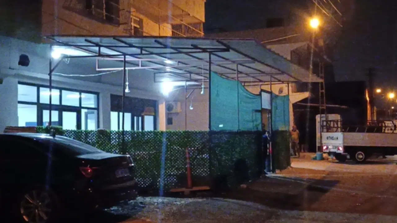 Kahvehaneye Silahlı Saldırı: 3 Kişi Yaralandı, Şüpheli Firar Etti