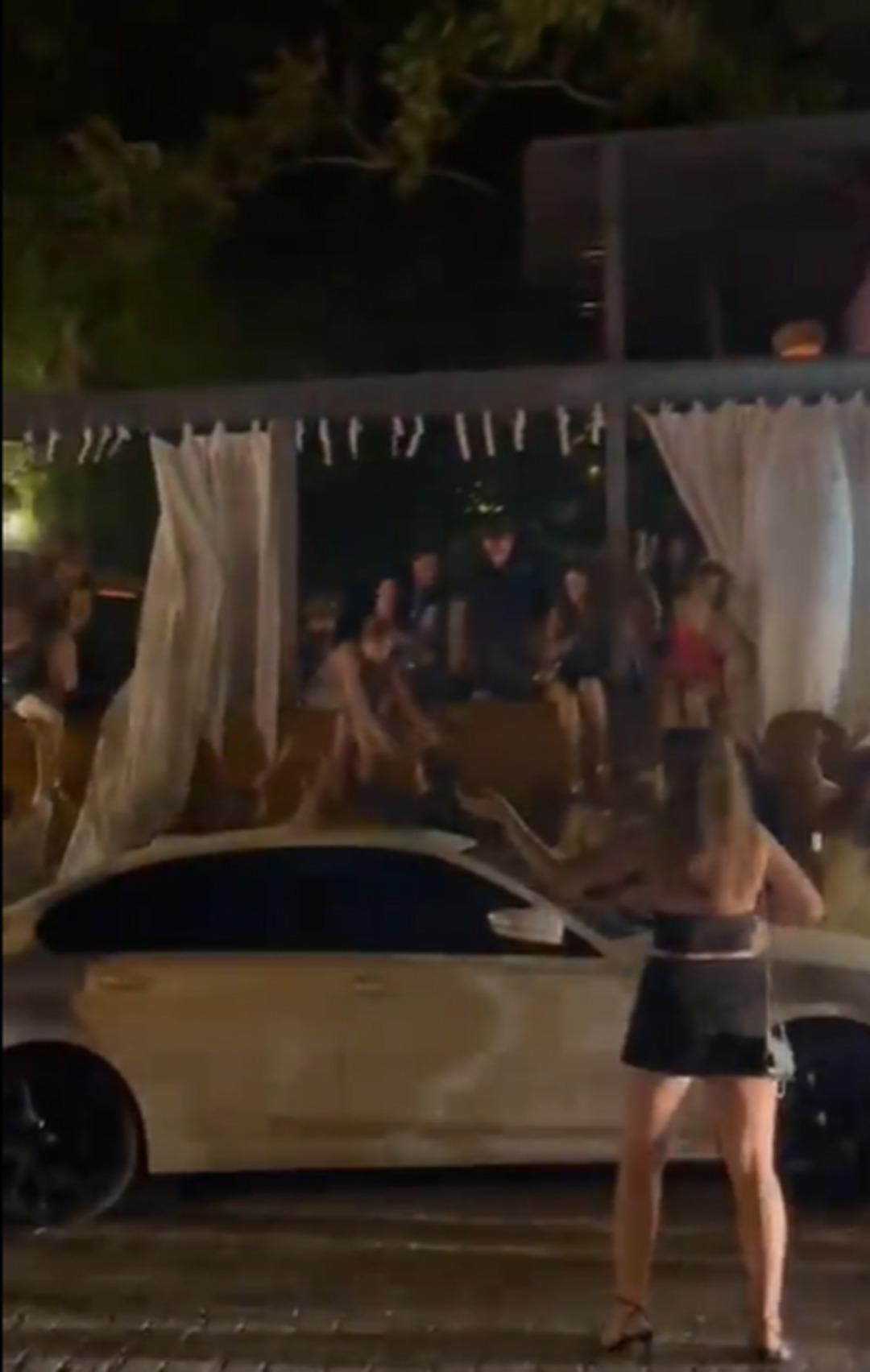 Eğlence ofisinde Alaçata'da silahlı çatışma! Korku dolu anlar: Bir yaşam tarzı havludan kaçtılar, Mustafa AksakalLi merkezinin sahibi ayağına vuruldu 2