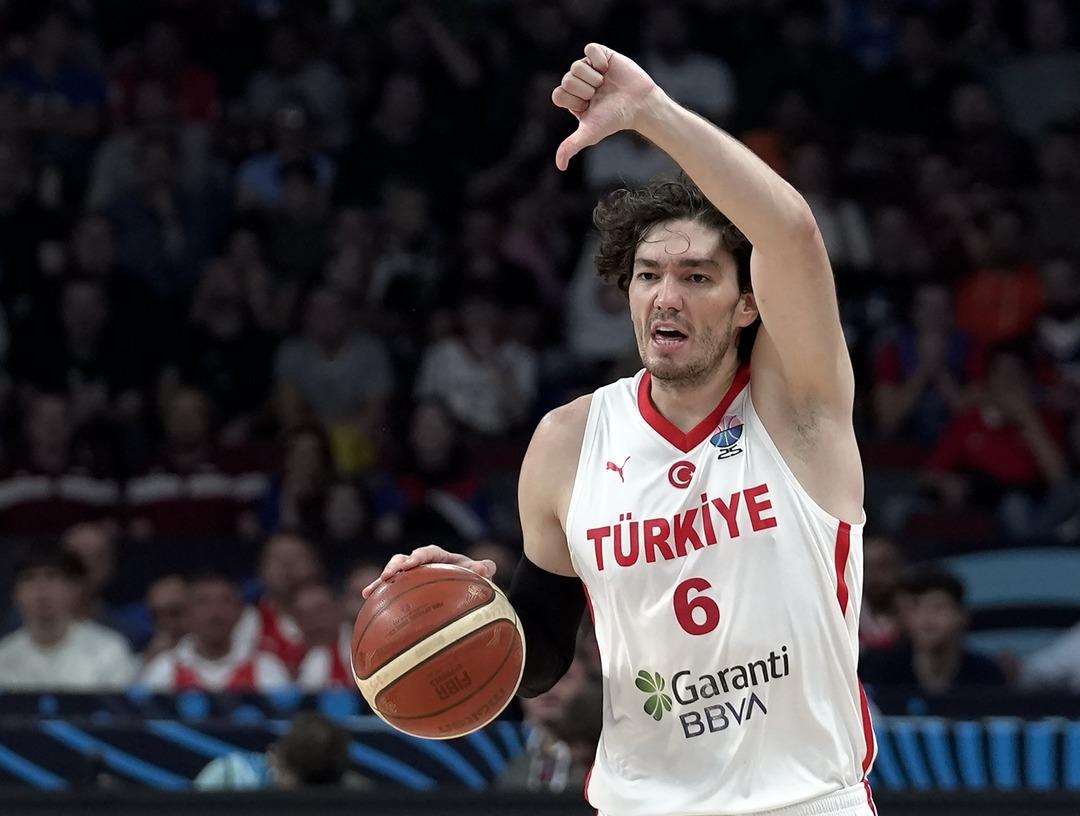 Eurobasket 2025 Türkiye, garantili grubun liderini dışarı çıkması için yenerek Sırbistan'ı yendi! 2