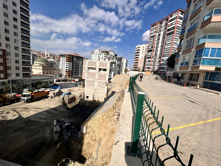 Ankara'da heyelan: 17 katlı bina boşaltıldı